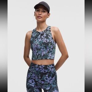 Swift Speed Cropped Tank Top B/C Cup in Flower Meld Multi